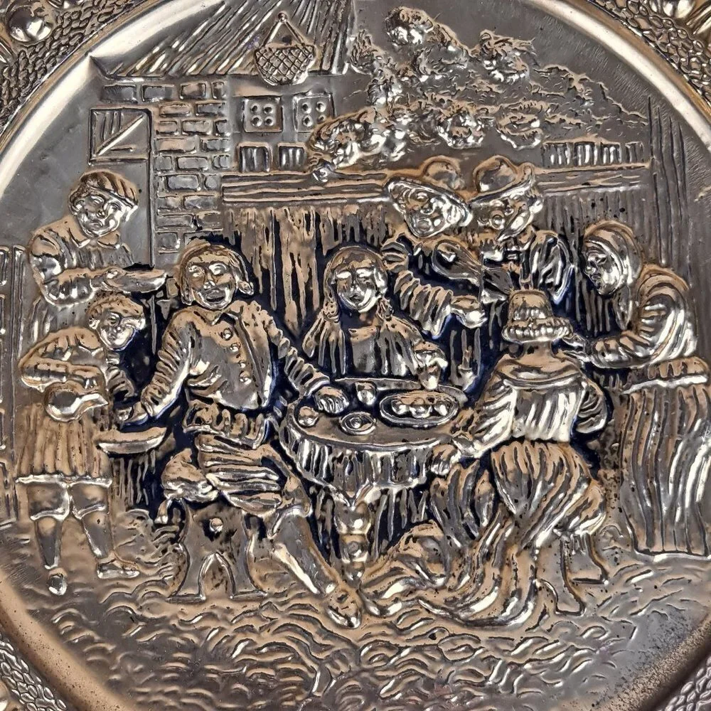 Vintage Brass Wall Hanging Plate Family Bar Tavern Pub Setting Oranate Detailing